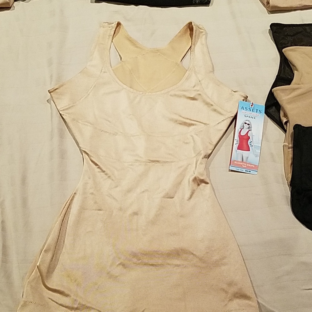 Assets by Spanx Tank Medium